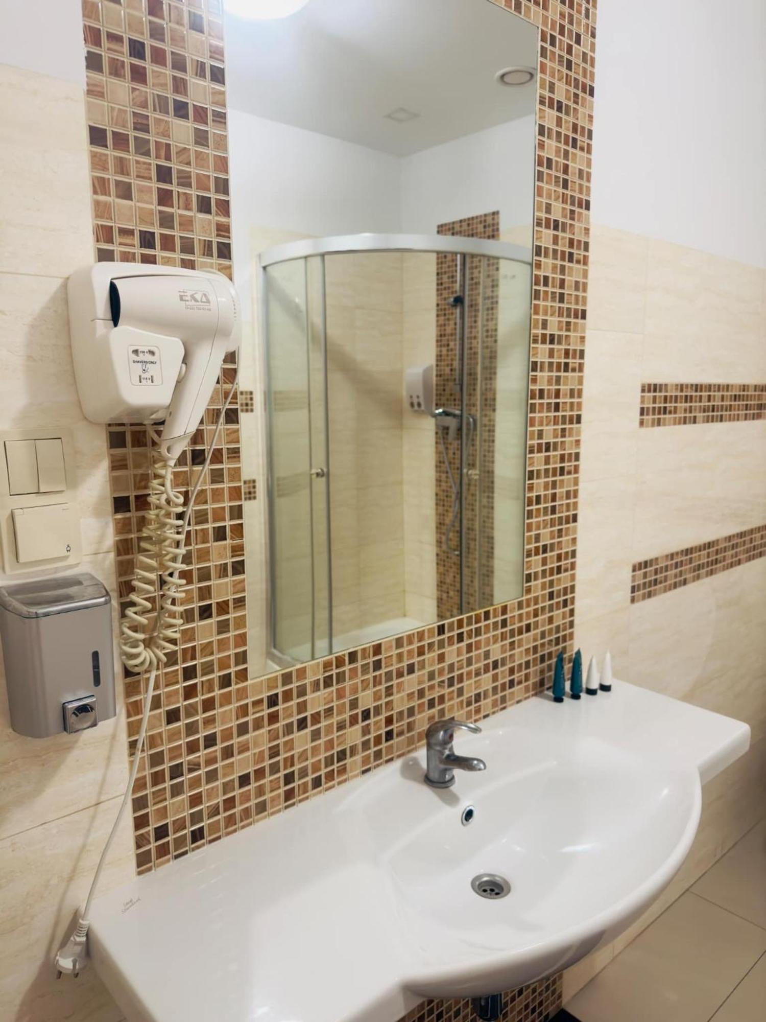 Magiczna Farma Hotel Obiady Maka I Magia Замбрув Екстериор снимка