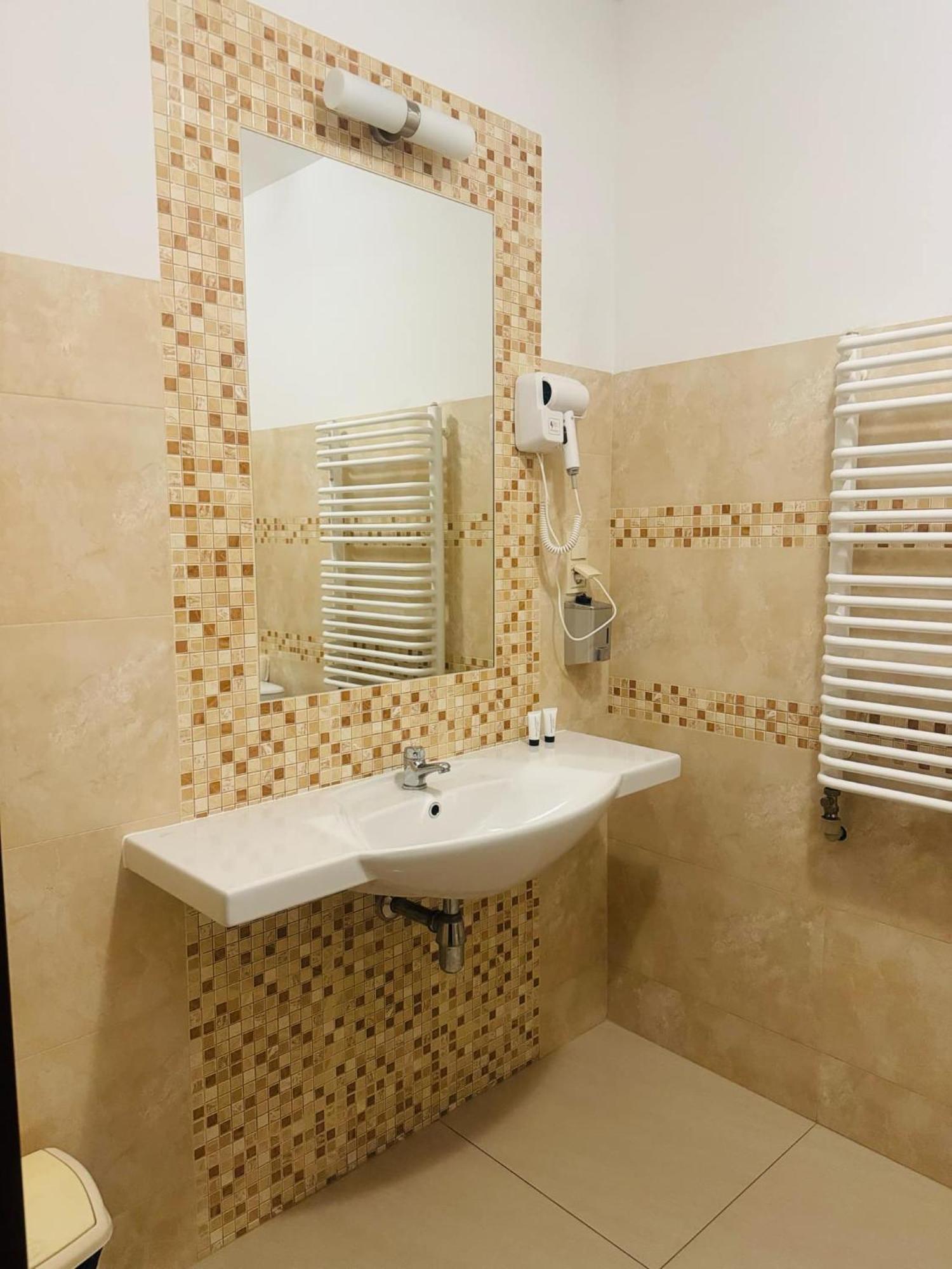 Magiczna Farma Hotel Obiady Maka I Magia Замбрув Екстериор снимка