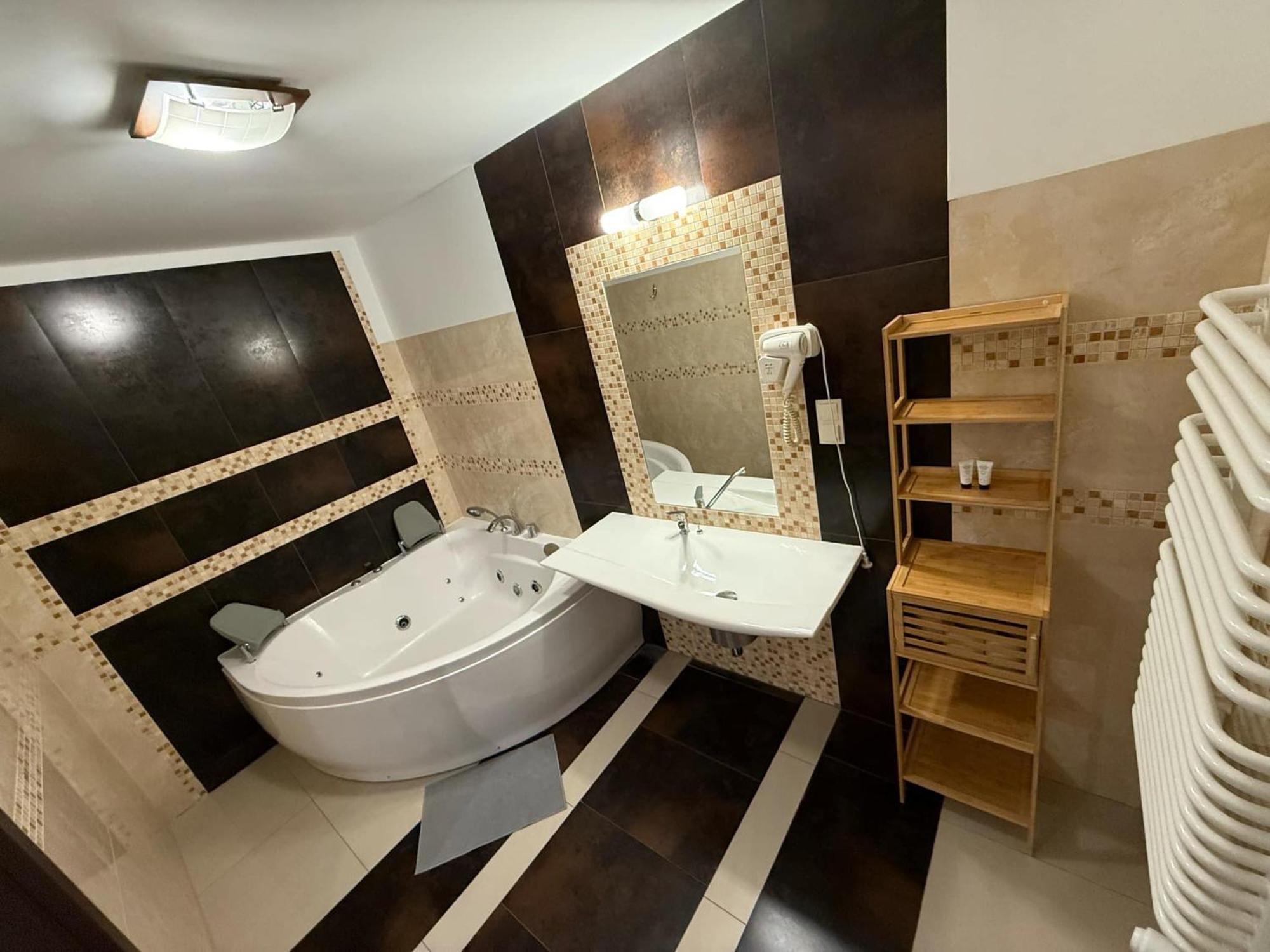 Magiczna Farma Hotel Obiady Maka I Magia Замбрув Екстериор снимка